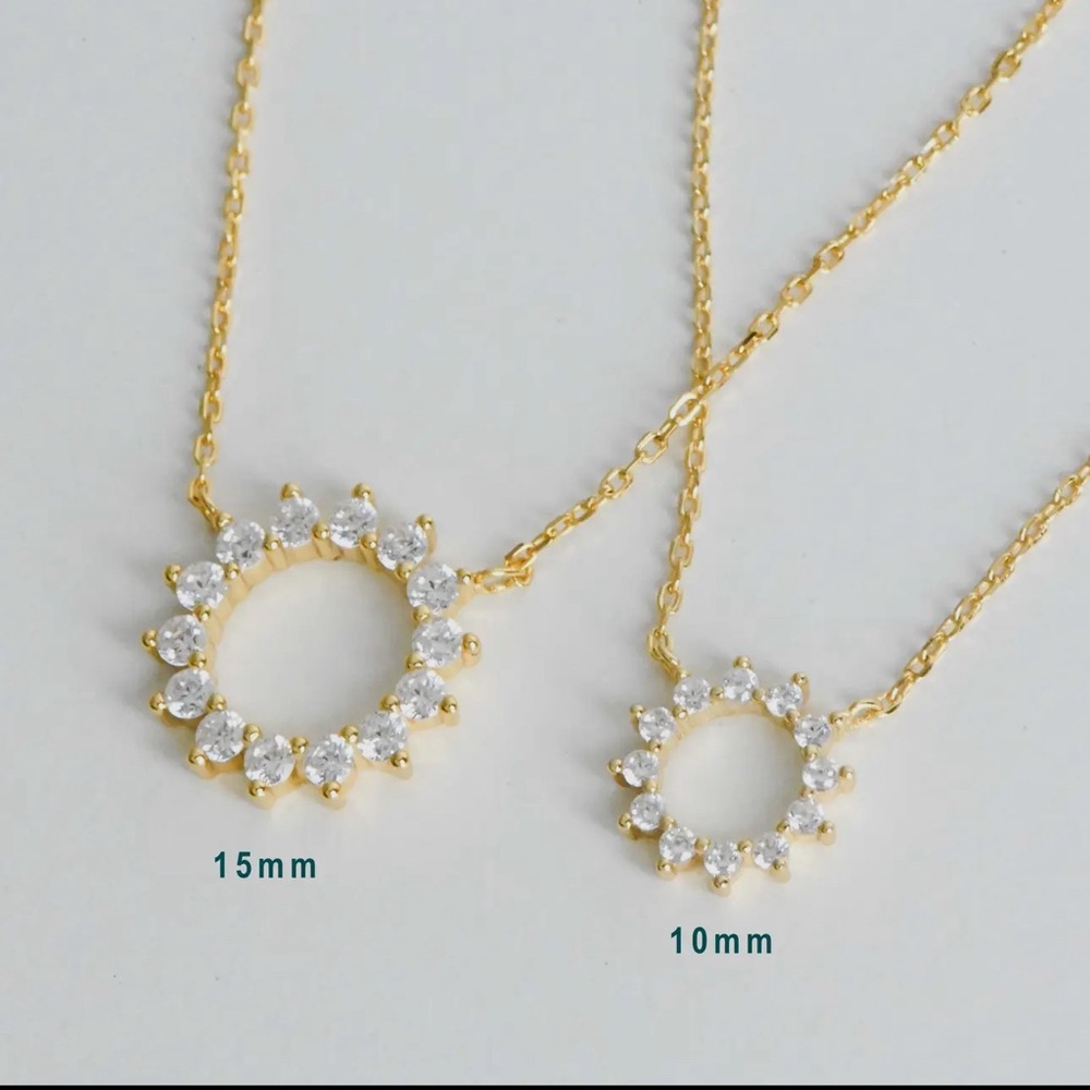 ✨3X Host Pick✨Gold Starburst Necklace- 10 mm - Picture 3 of 5